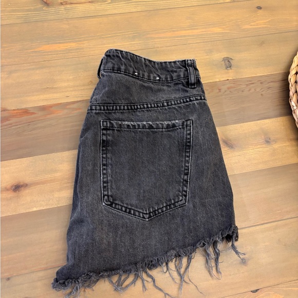 Garage shorts - Picture 2 of 2